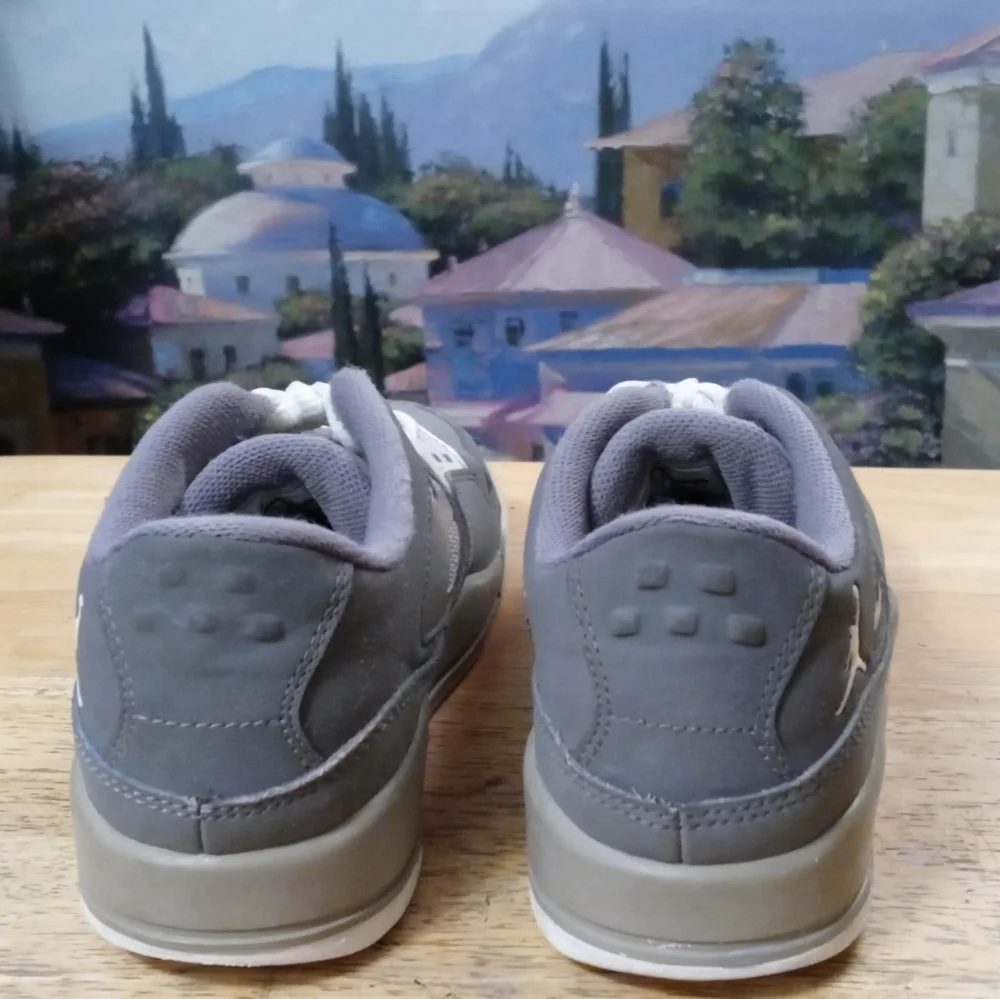 🏀Nike Air jordan flight 23,Size 2Y 🎢🎒Like 🆕New!, A Nice Gift Giving Item. 🎊 - Picture 2 of 11